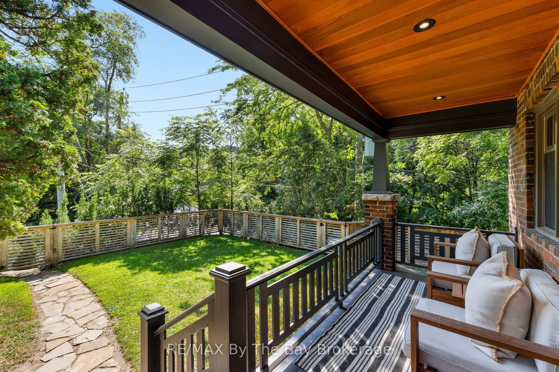 44 Rambert Crescent 