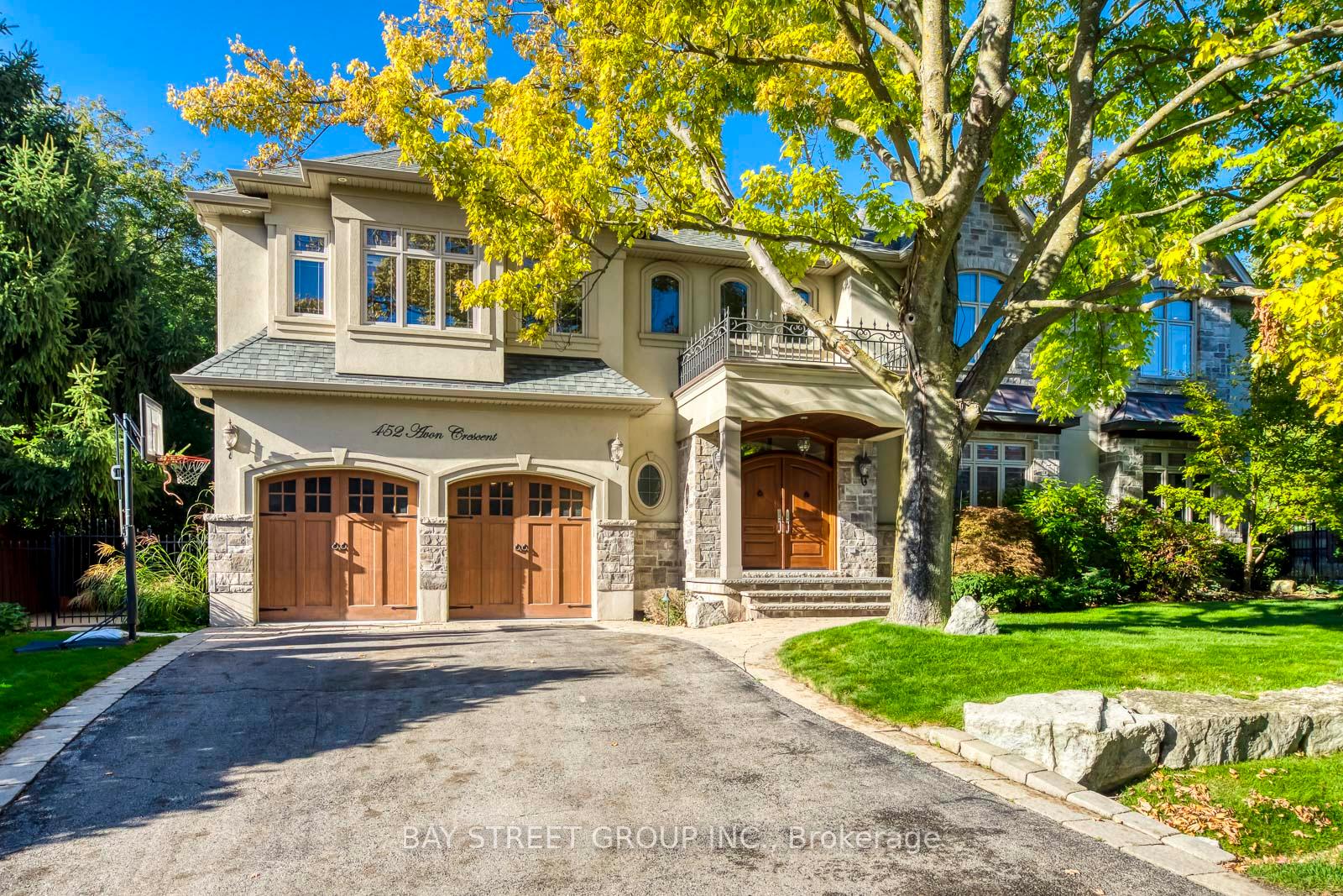 452 Avon Crescent 