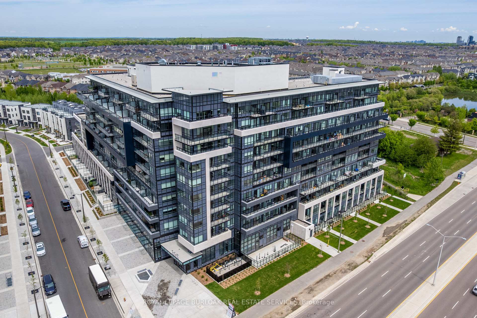 395 Dundas Street W #801