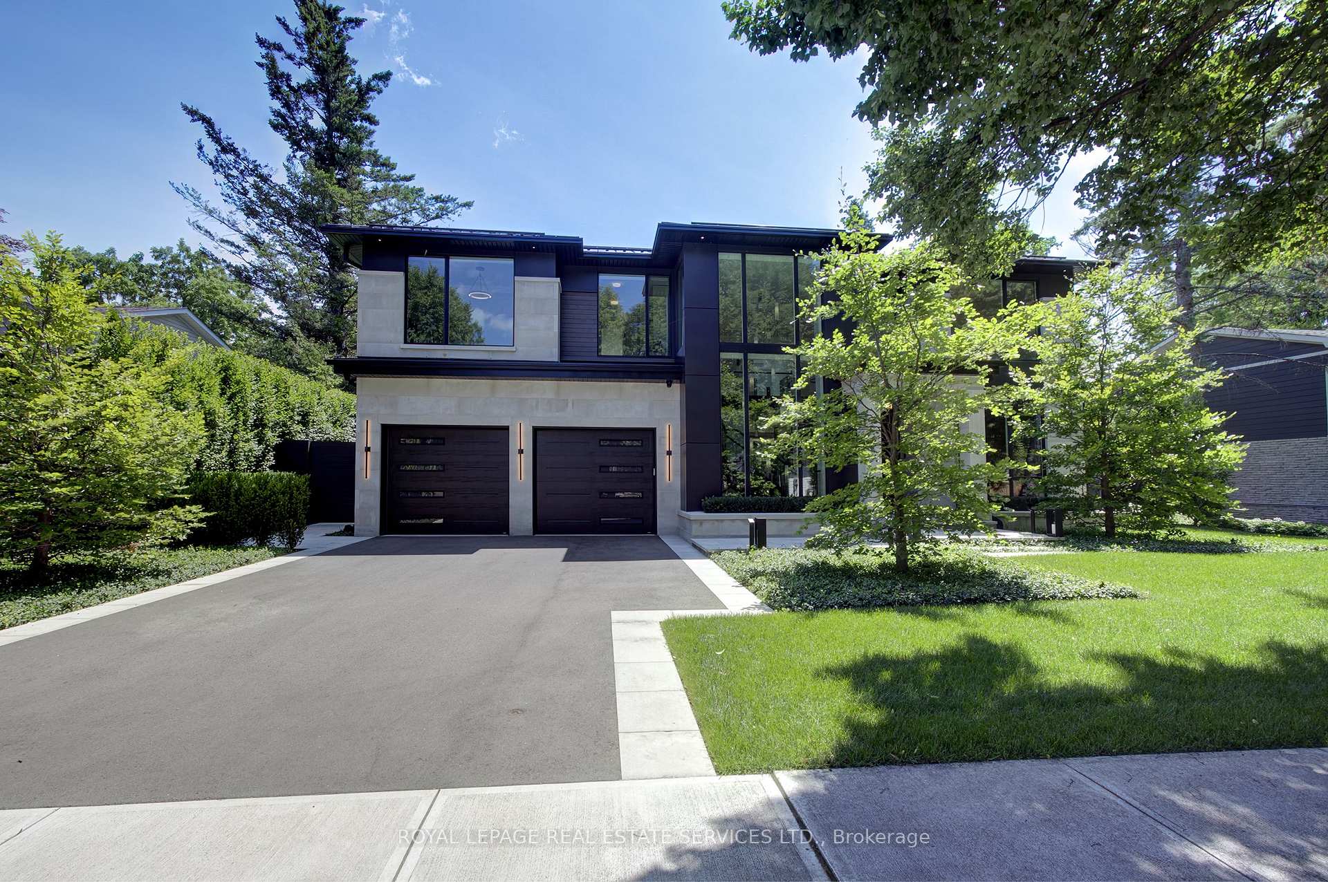 1472 Oakhill Drive 