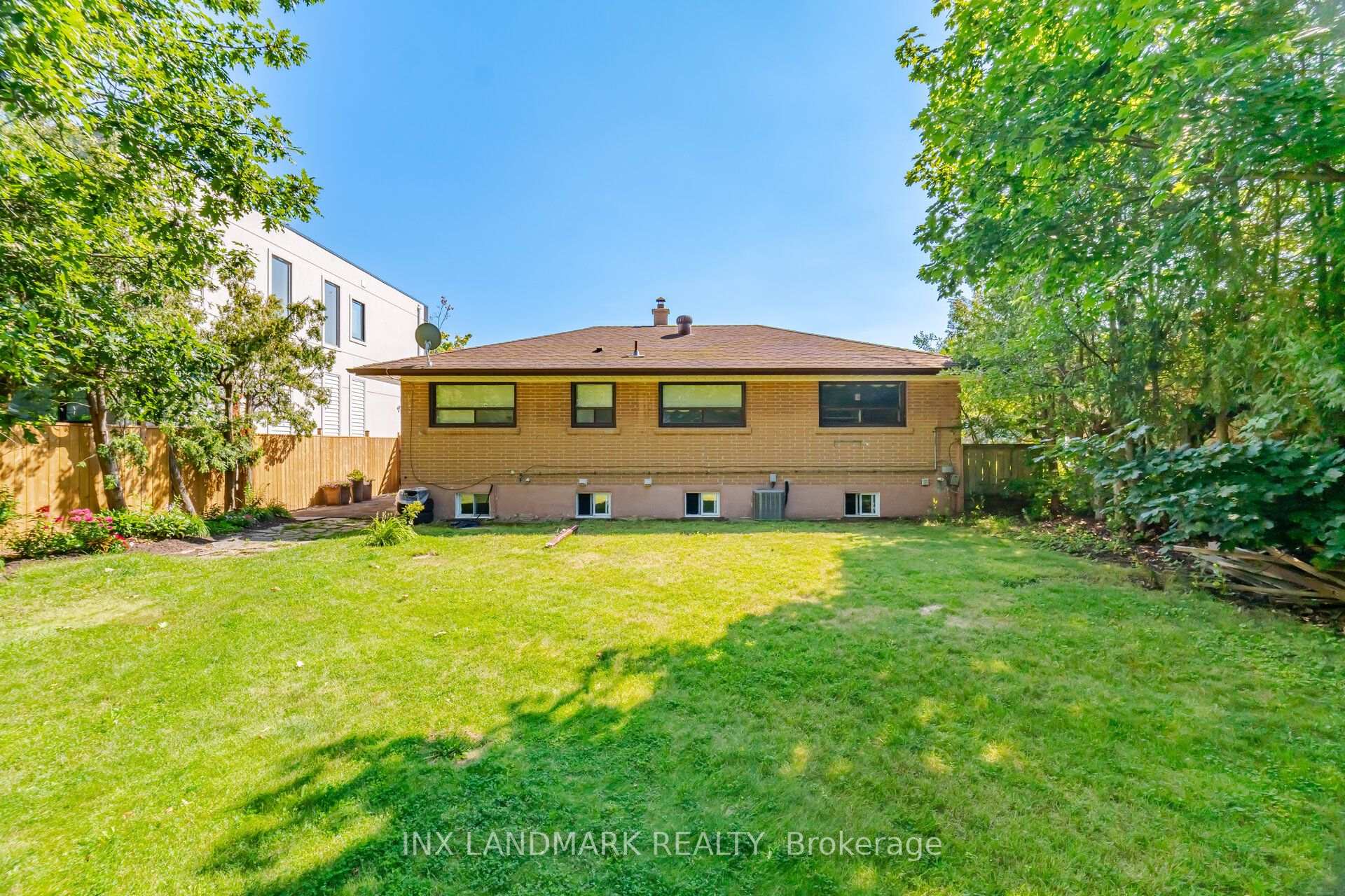 559 Wolsey Crescent 