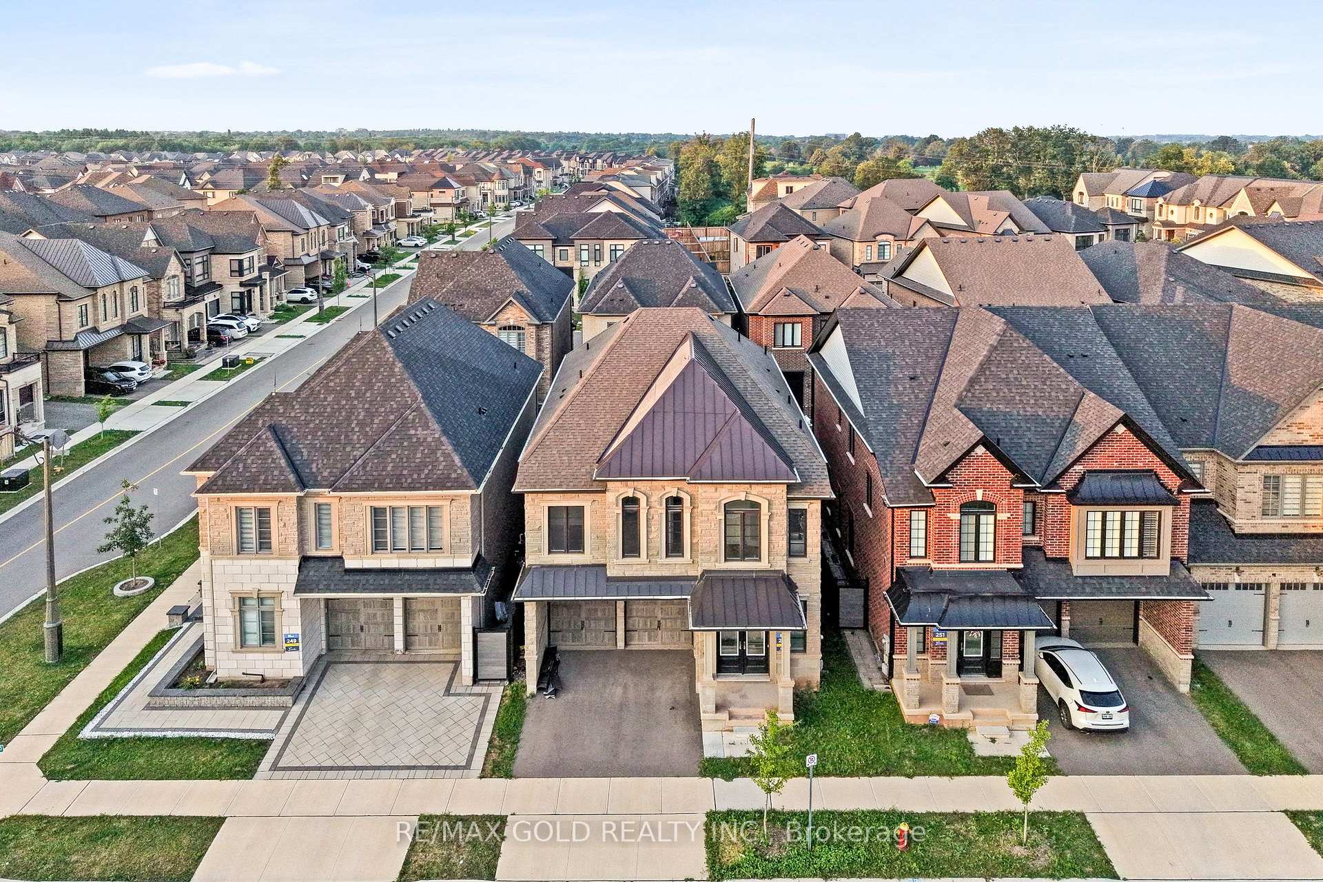 1199 QUEENS PLATE Road E