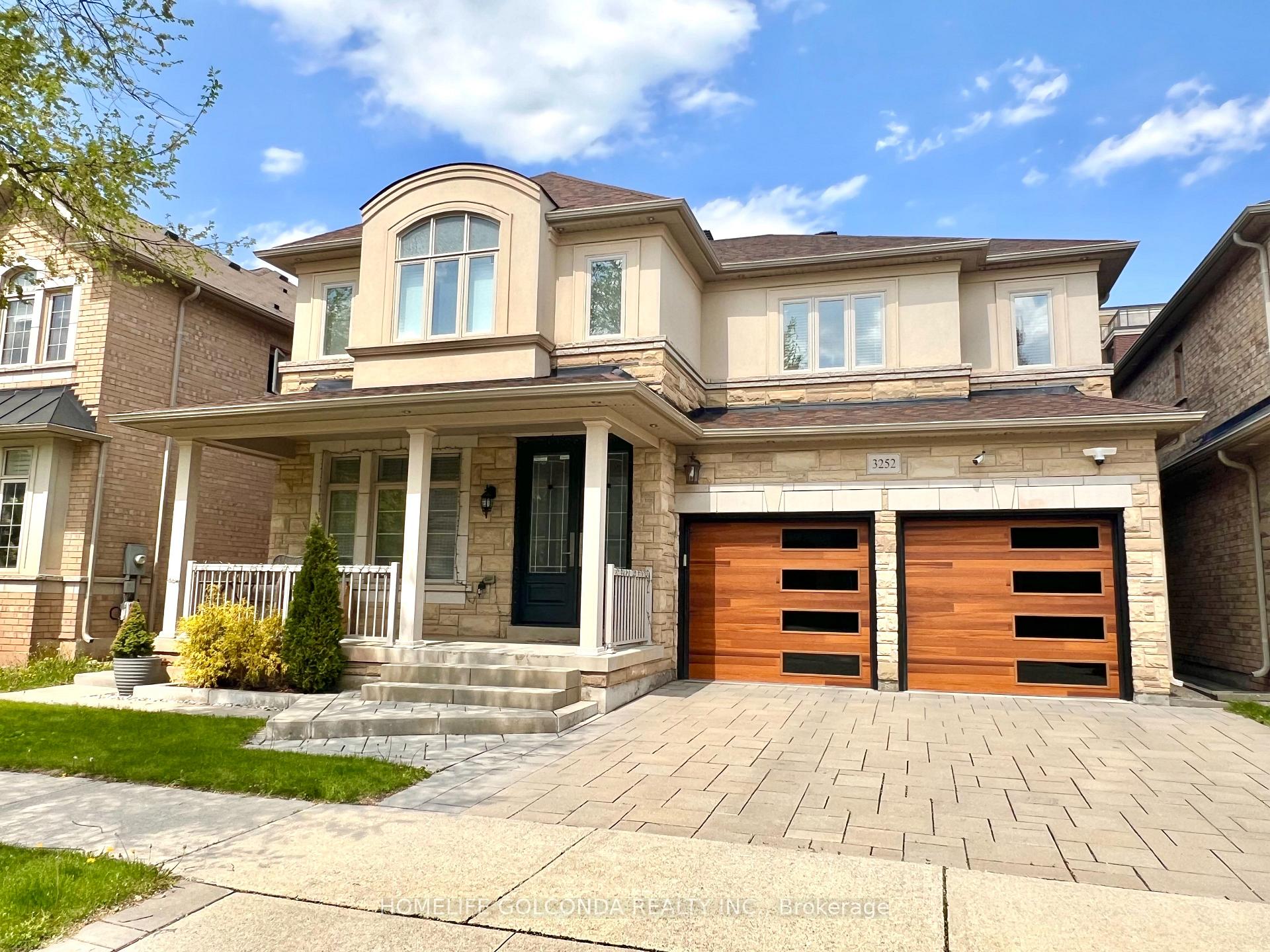 3252 Larry Crescent 