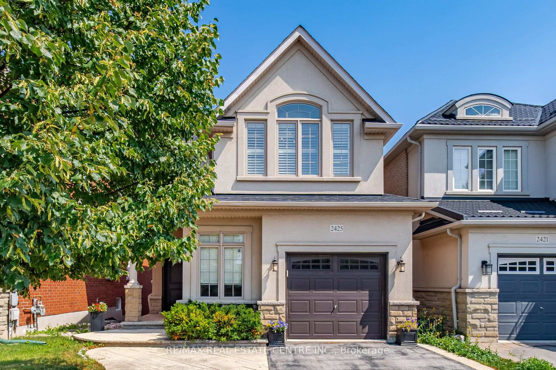 2425 QUETICO Crescent 