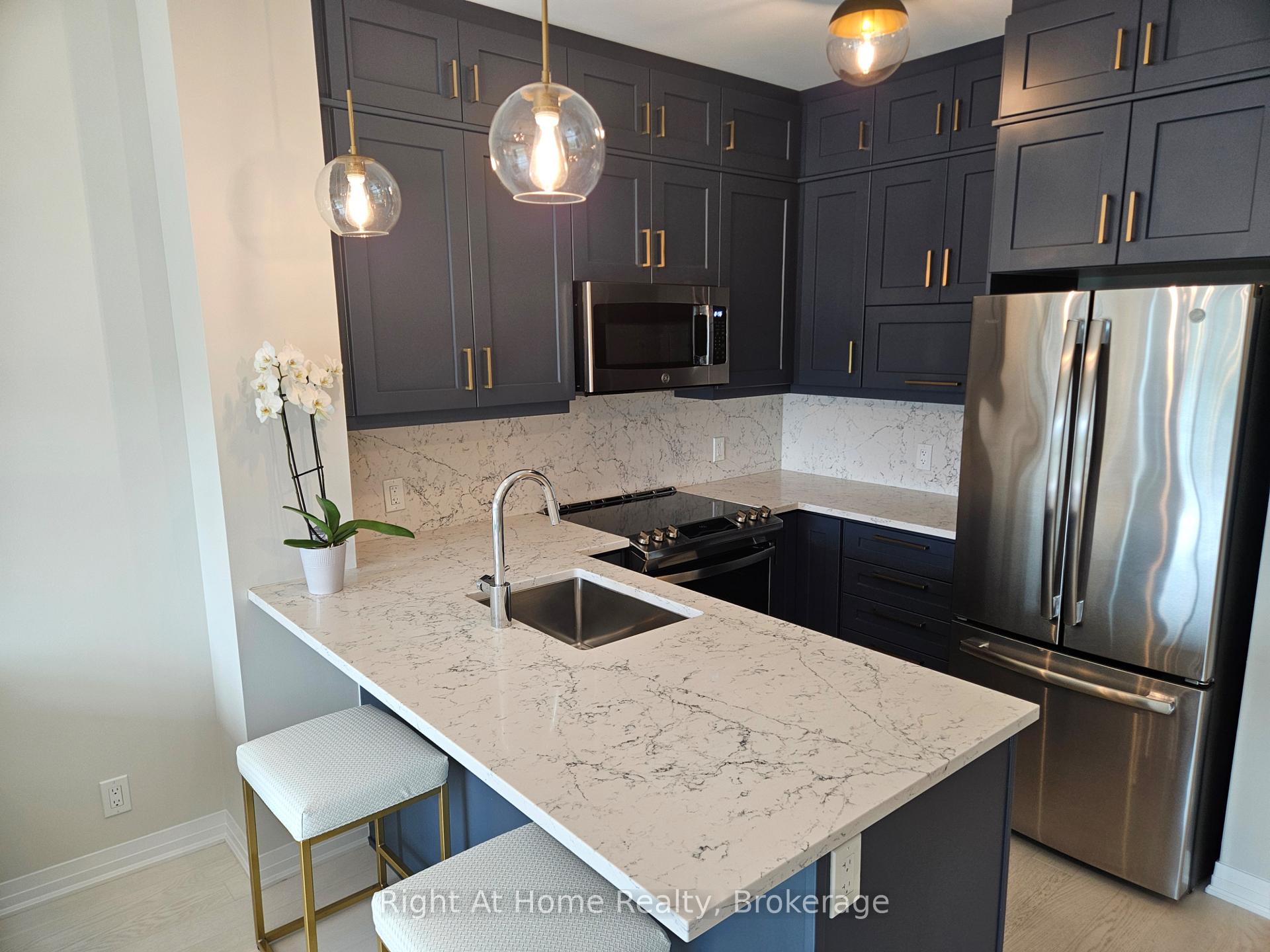 102 GROVEWOOD Common  #527