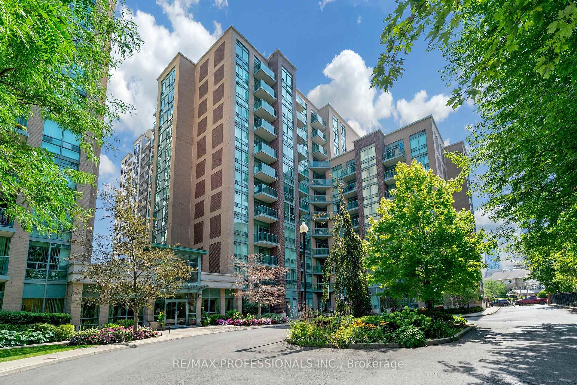 9 Michael Power Place  #402