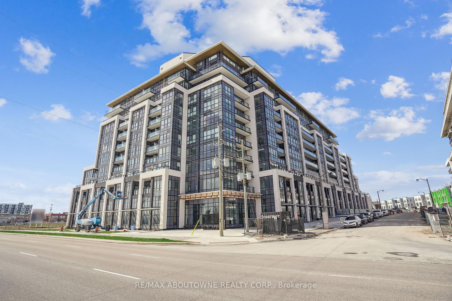 405 Dundas Street W #707