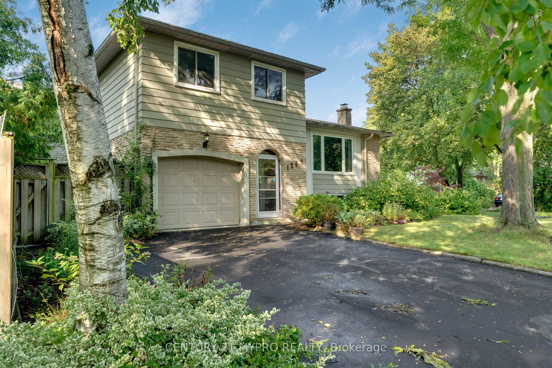 1242 Richards Crescent 