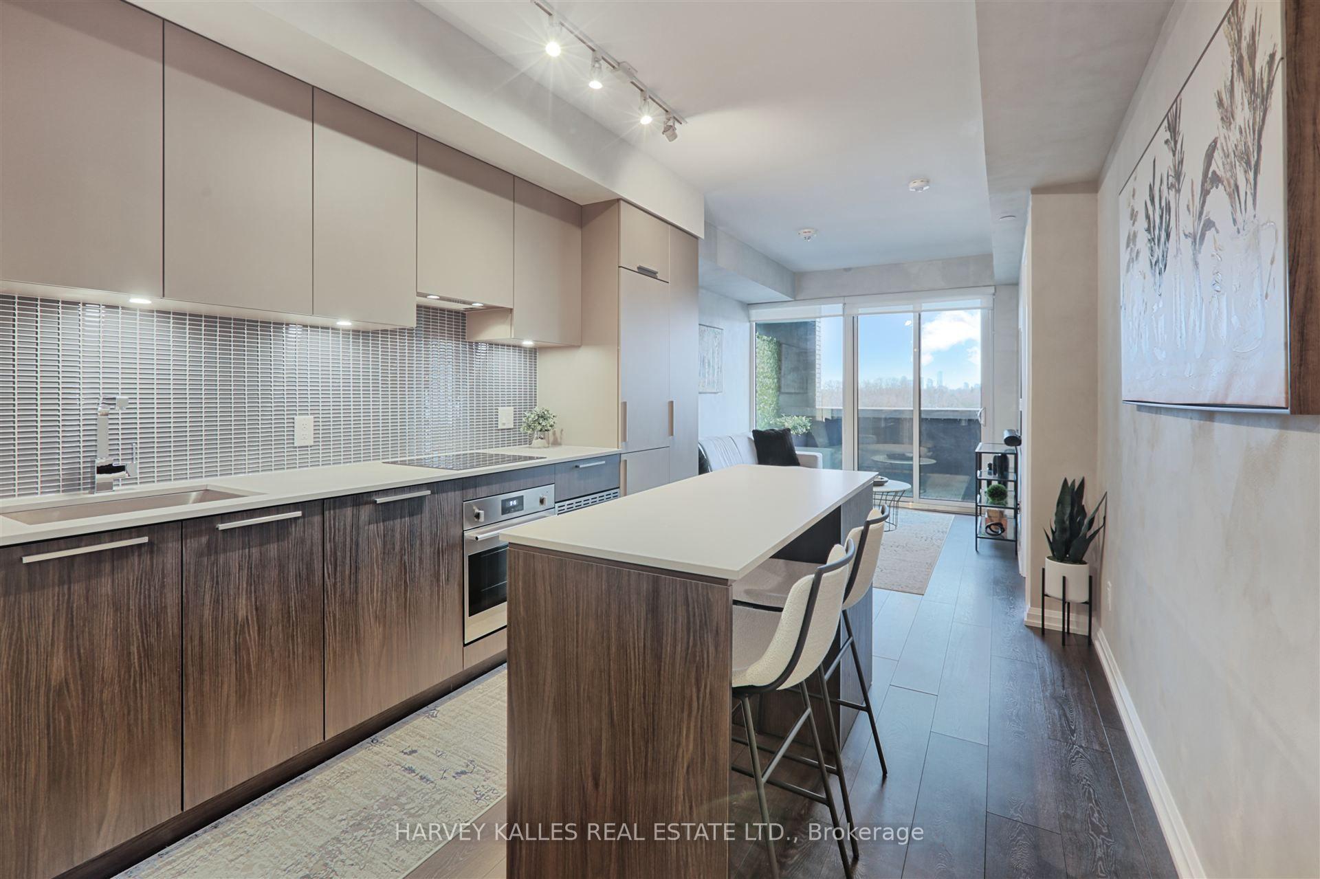 4208 Dundas Street W #412