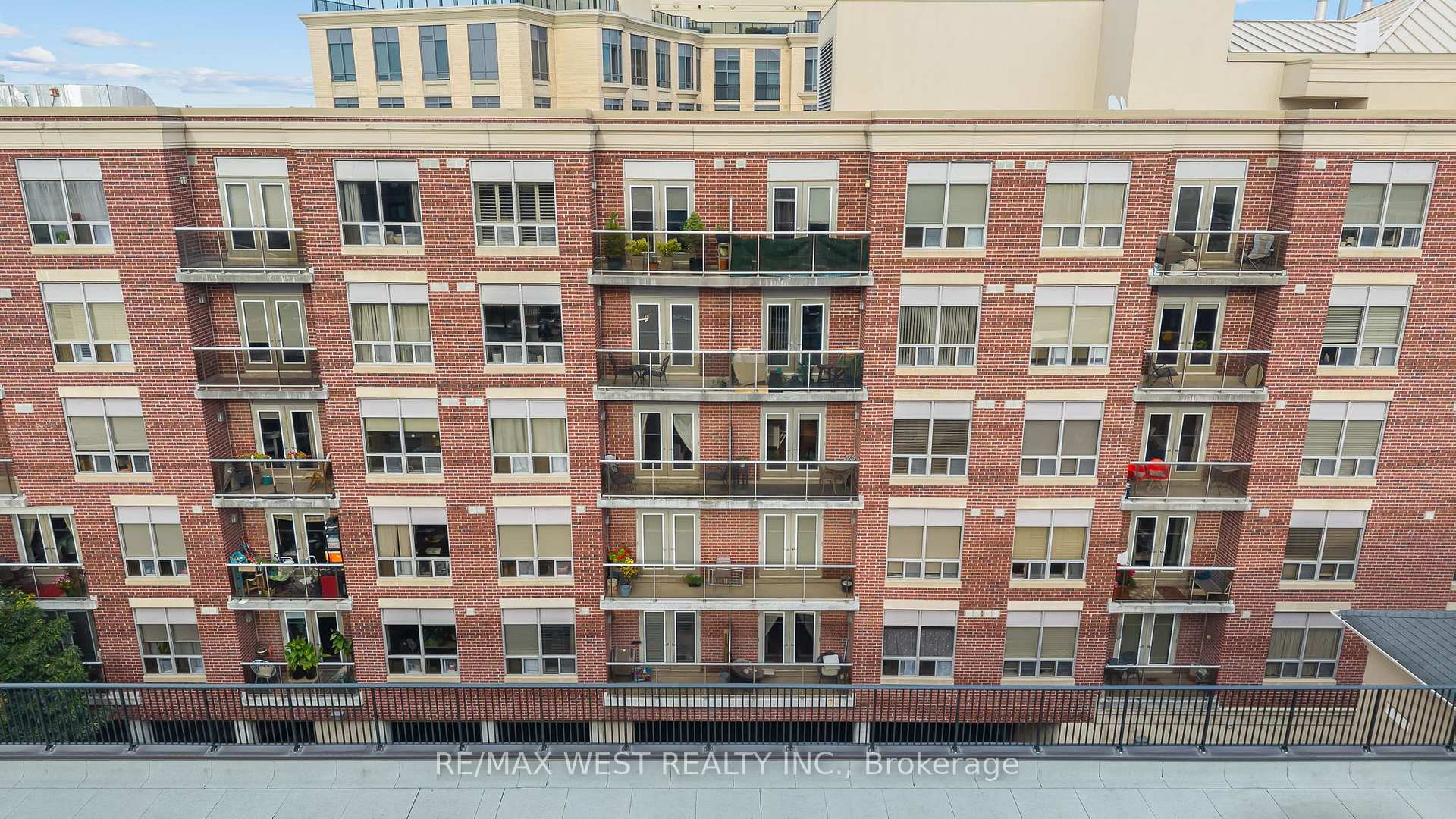 4196 Dundas Street W #402