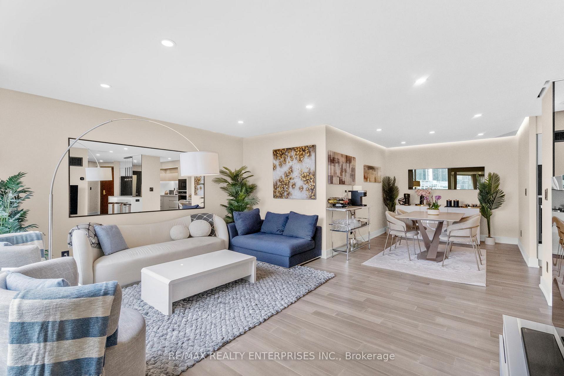 1 Palace Pier Court  #1208