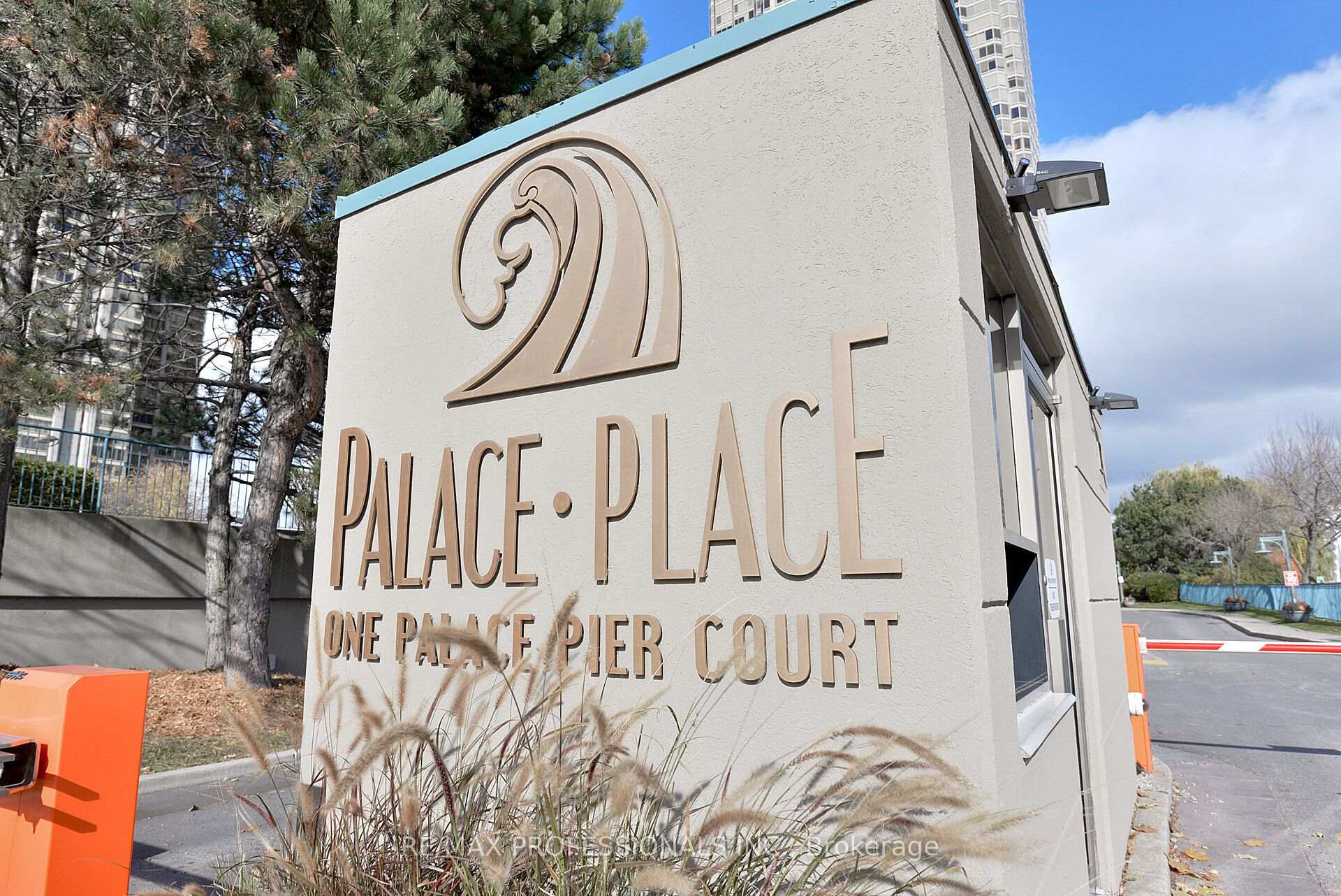1 Palace Pier Court  #4203